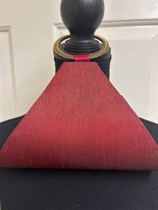 Purse reddish burnt with gold bead design, Very unique design with a gold handle - Picture 6 of 7